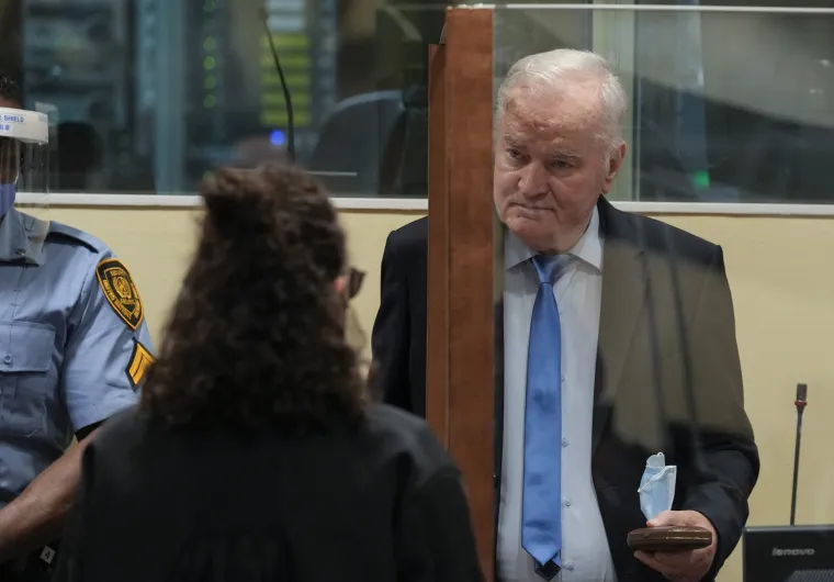 Sva lica krvnika iz sudnice: Ratko Mladić se smijao i gestikulirao za kamere!