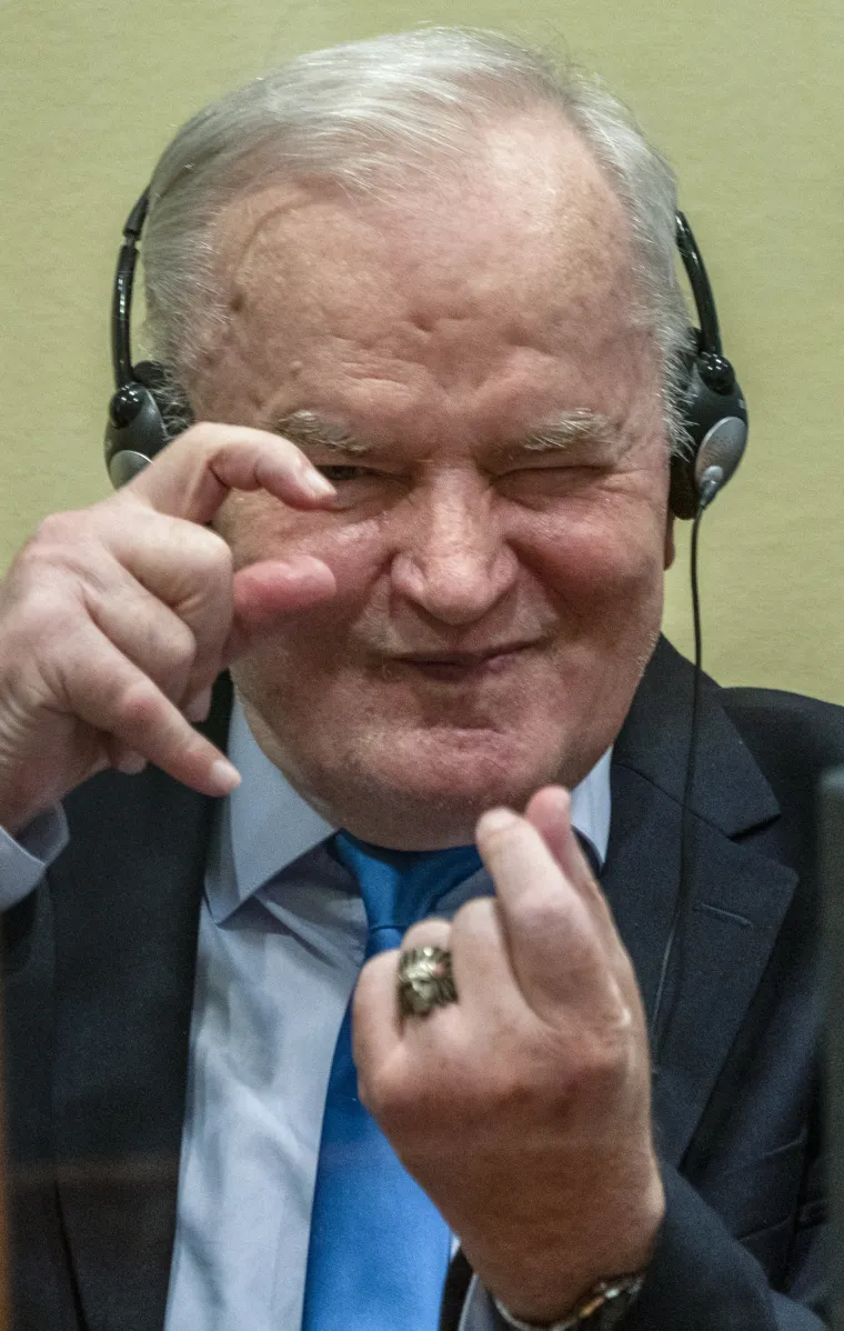 Sva lica krvnika iz sudnice: Ratko Mladić se smijao i gestikulirao za kamere!