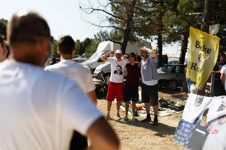 Enio Me&scaron;trović koji je poznatiji kao Ričard prodavao majice na benkovačkom sajmu