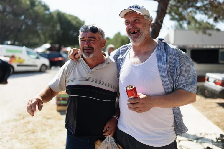 Enio Me&scaron;trović koji je poznatiji kao Ričard prodavao majice na benkovačkom sajmu