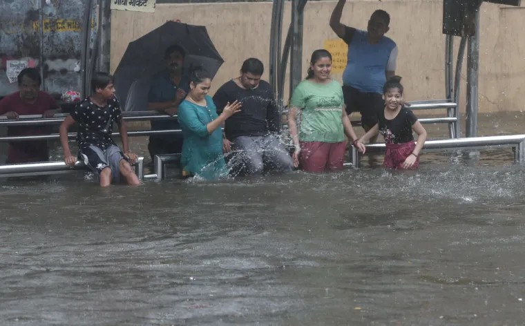 U bujicama poginulo jedanaest osoba, od kojih je osmero djece: Sedmero ljudi je ozlijeđeno