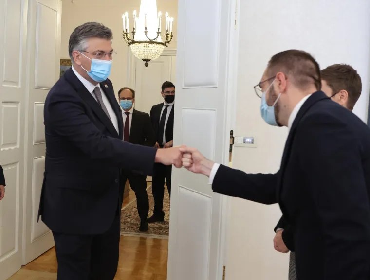 Srdačan pozdrav &scaron;akom o &scaron;aku: Prvi razgovor Plenkovića i Toma&scaron;evića