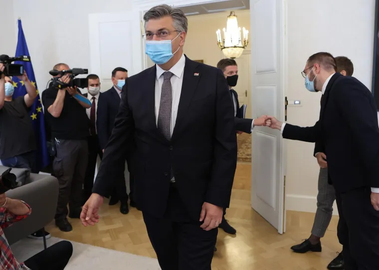 Srdačan pozdrav &scaron;akom o &scaron;aku: Prvi razgovor Plenkovića i Toma&scaron;evića