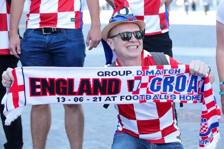 Hrvatski navijači stigli pred Wembley! 'Kockice' će biti glasna podr&scaron;ka Vatrenima