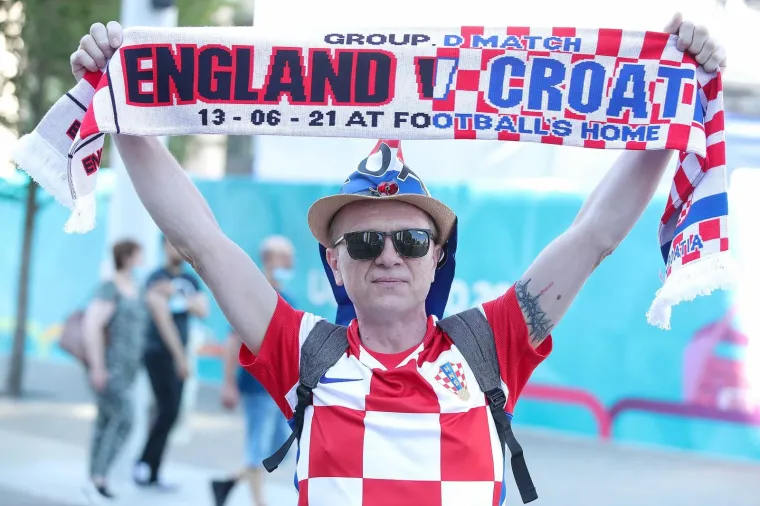 Hrvatski navijači stigli pred Wembley! 'Kockice' će biti glasna podr&scaron;ka Vatrenima