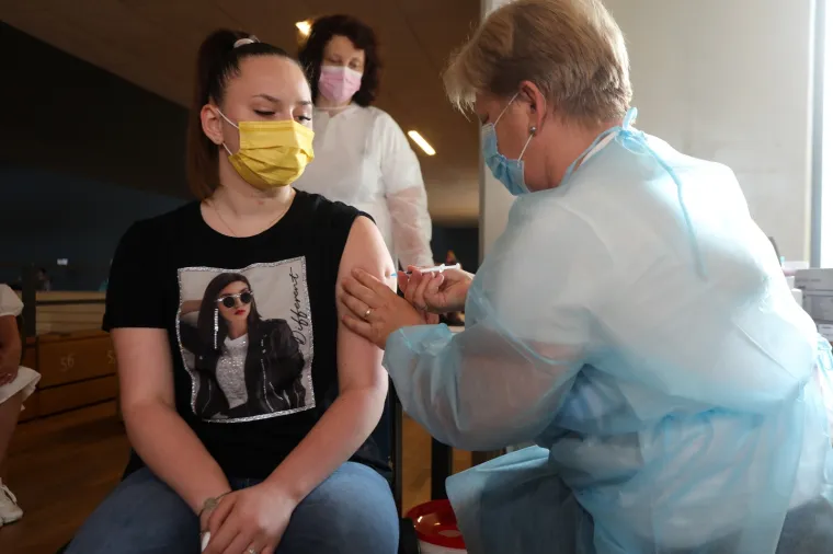 U Rijeci je nastavljeno cijepljenje djece od 12 do 18 godina, no do&scaron;lo je tek desetak dječaka i djevojčica