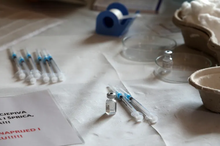 U Rijeci je nastavljeno cijepljenje djece od 12 do 18 godina, no do&scaron;lo je tek desetak dječaka i djevojčica