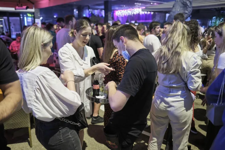 Zagreb pun k'o &scaron;ipak! Ublažavanjem mjera noćni život vratio se u grad, o maskama i distanci nitko ne razmi&scaron;lja