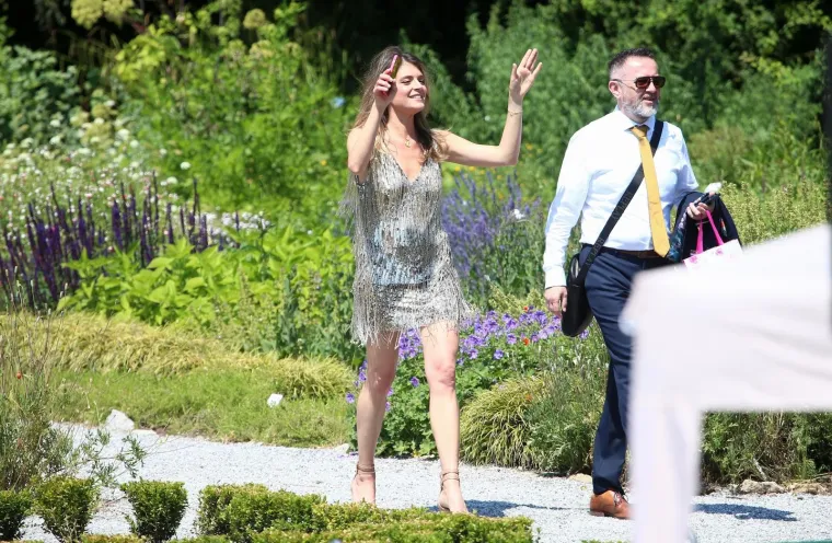 Presretni mladenci izmjenjivali su nježnosti pred kamerama, a na svadbi su bili i mnogi celebovi