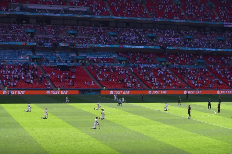 Kleknuli su Englezi, čak i suci, ali Hrvati - nisu