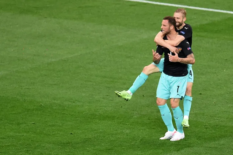 Marko Arnautović slavi treći gol koji je zabio na utakmici protiv Sjeverne Makedonije za 3:1.