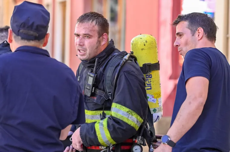 Požar u Zadru i dalje aktivan: Poluotok je u opasnosti od &scaron;irenja požara