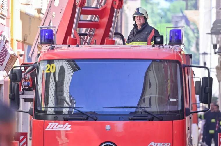 Požar u Zadru i dalje aktivan: Poluotok je u opasnosti od &scaron;irenja požara