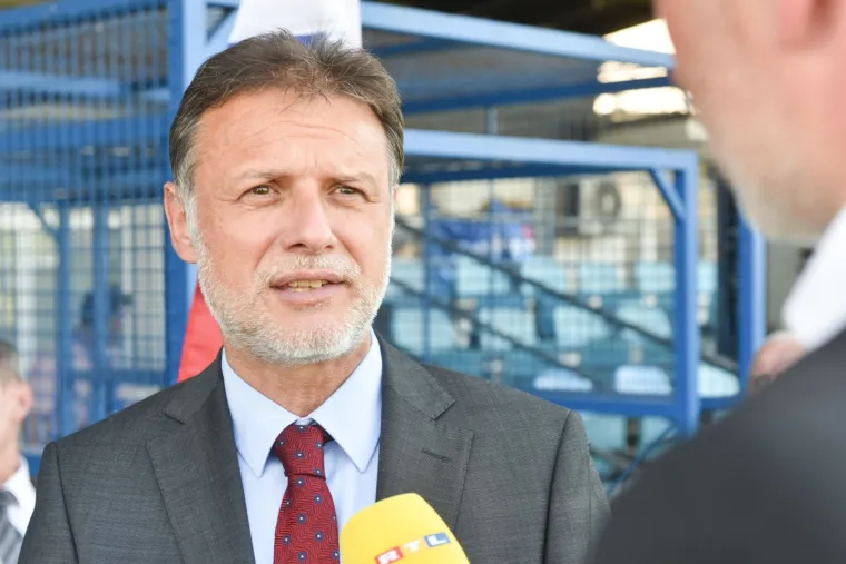Pogledajte tko je sve s premijerom položio vijenac povodom 32. rođendana stranke: Na Jarunu su HDZ-ovci zaigrali i nogomet