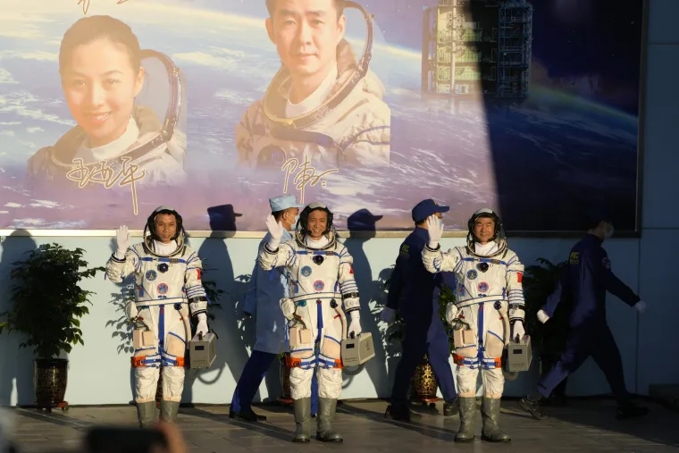 Kina lansirala svemirsku letjelicu s trojicom astronauta: Neće ih biti na Zemlji čak tri mjeseca!