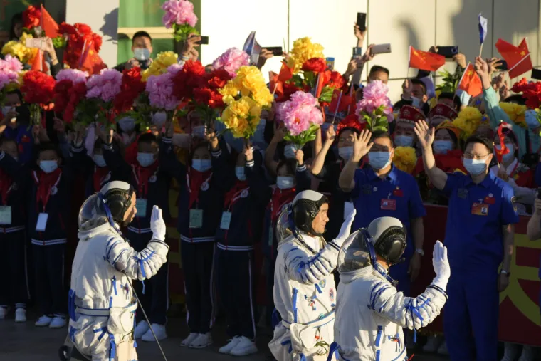 Kina lansirala svemirsku letjelicu s trojicom astronauta: Neće ih biti na Zemlji čak tri mjeseca!