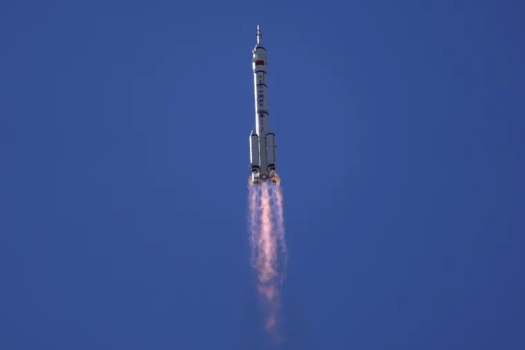 Kina lansirala svemirsku letjelicu s trojicom astronauta: Neće ih biti na Zemlji čak tri mjeseca!