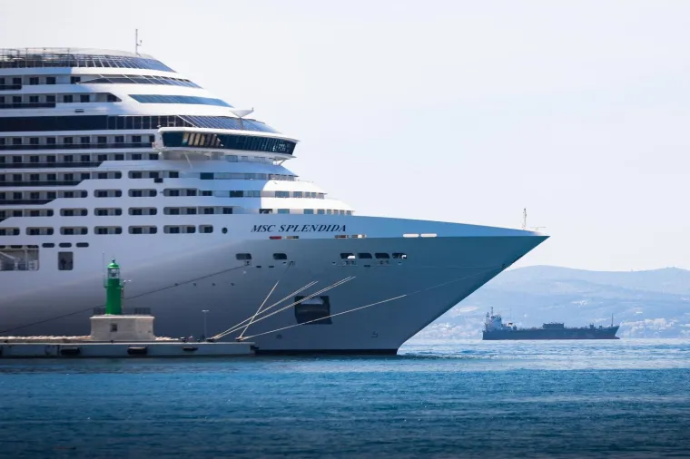 Najveći kruzer dosad uplovio u Split: Iz luksuznog kruzera na Rivu i Dioklecijana gleda 1 000 putnika i 850 članova posade