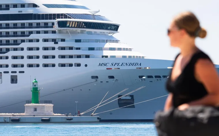 Najveći kruzer dosad uplovio u Split: Iz luksuznog kruzera na Rivu i Dioklecijana gleda 1 000 putnika i 850 članova posade