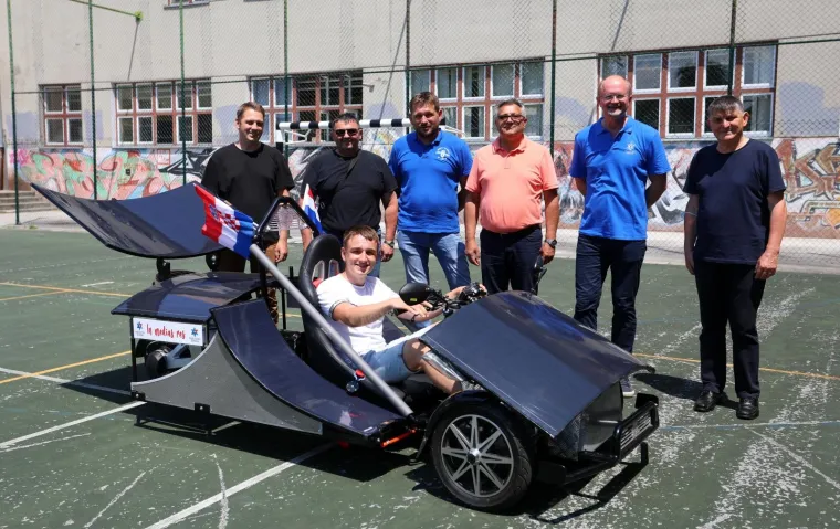 Za 60.000 kn možete kupiti trkaći električni automobil mladih Karlovčana: Iza svega, krije se jedan detalj