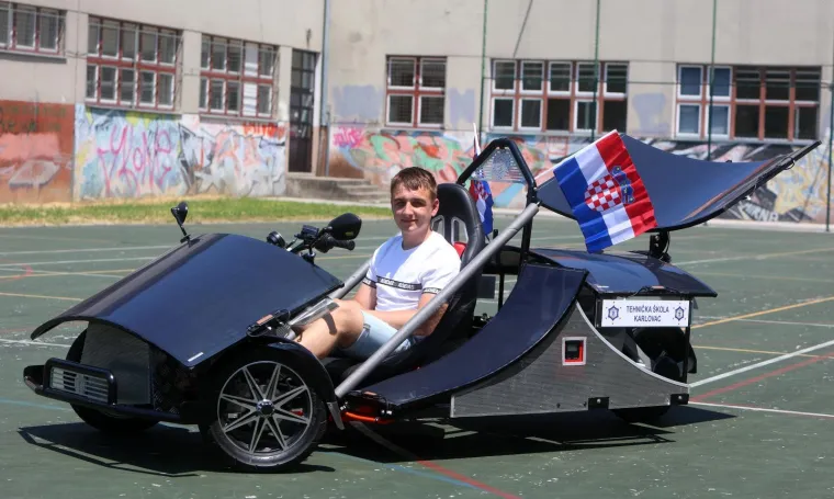 Za 60.000 kn možete kupiti trkaći električni automobil mladih Karlovčana: Iza svega, krije se jedan detalj