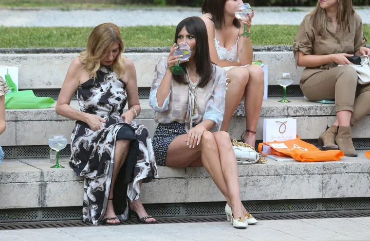 Nikolina i Cigi priredili &scaron;ok moment 'vri&scaron;tećim' kombinacijama, ali &scaron;ou im je ipak ukrala zanosna Mia