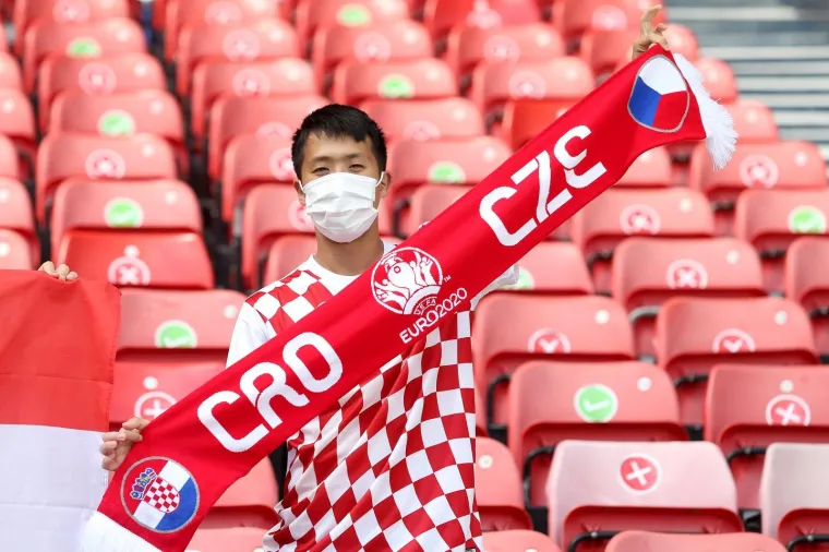 Navijači stigli na tribine, Vatreni će imati minimalnu podr&scaron;ku protiv Če&scaron;ke