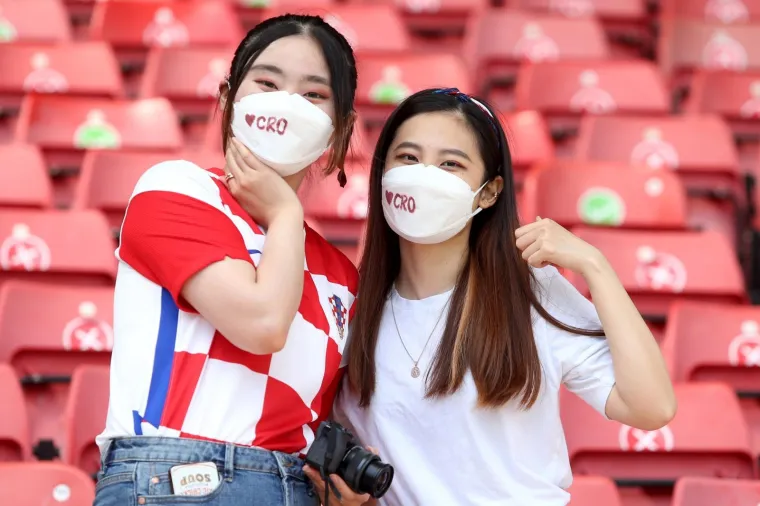 Navijači stigli na tribine, Vatreni će imati minimalnu podr&scaron;ku protiv Če&scaron;ke