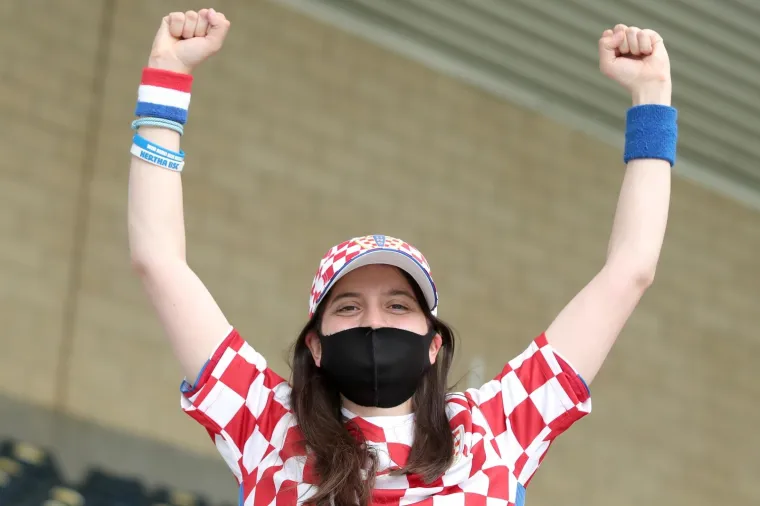 Navijači stigli na tribine, Vatreni će imati minimalnu podr&scaron;ku protiv Če&scaron;ke