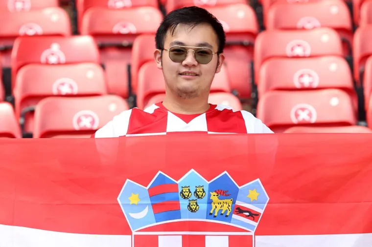 Navijači stigli na tribine, Vatreni će imati minimalnu podr&scaron;ku protiv Če&scaron;ke