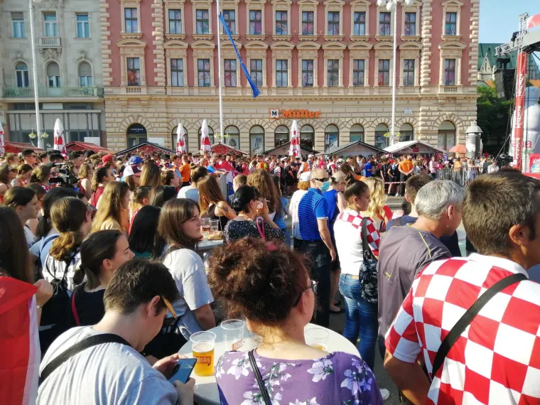 Glavni zagrebački trg bio je krcat za vrijeme utakmice Hrvatske i Češke