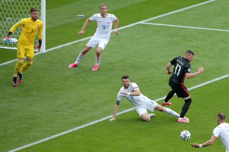 Vatreni na mukama: Izbornik Dalić uhvatio se za glavu, Hrvatska je izgledala loše i primila gol