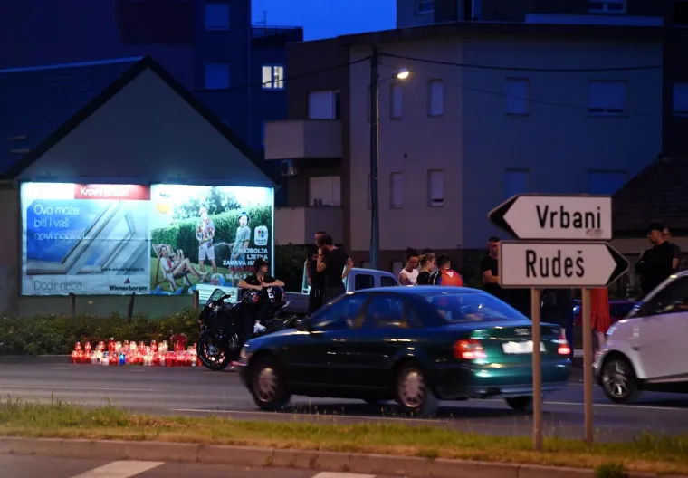 Građani pale svijeće na mjestu stradavanja motorista i biciklista