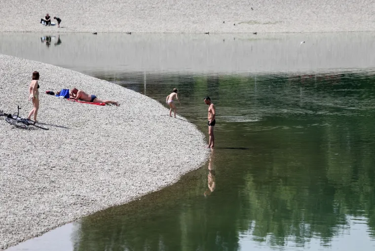Građani osvježenje od vrućina potražili na jezeru Bundek