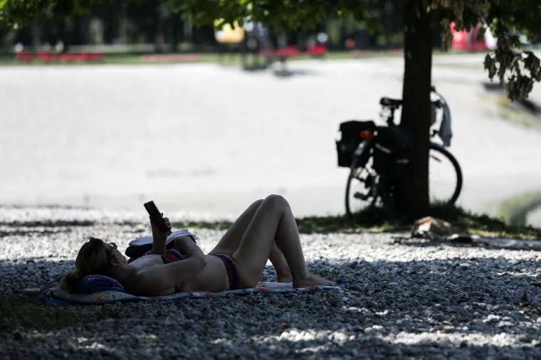 Dok Zagrepčani traže osvježenje na jezeru Bundek, Splićani uživaju u moru