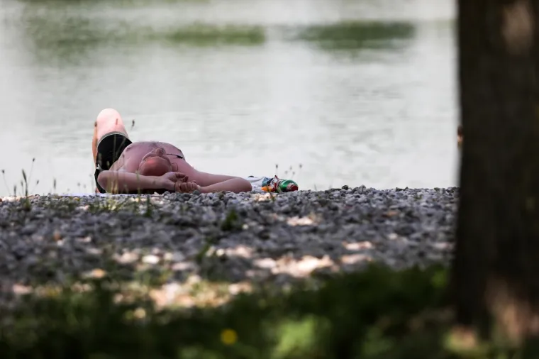 Dok Zagrepčani traže osvježenje na jezeru Bundek, Splićani uživaju u moru