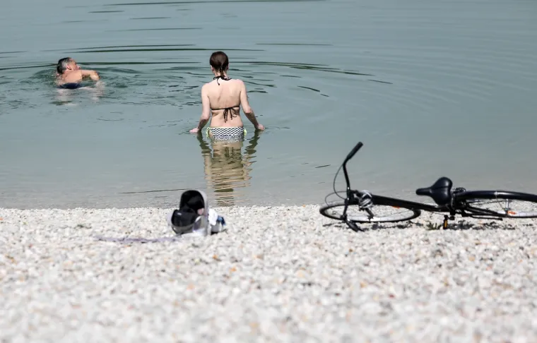 Dok Zagrepčani traže osvježenje na jezeru Bundek, Splićani uživaju u moru
