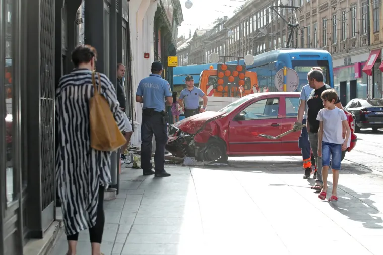 Policija za RTL o nesreći u Ilici, auto završio u izlogu: Jedna osoba je ozlijeđena i prevezena u Vinogradsku bolnicu