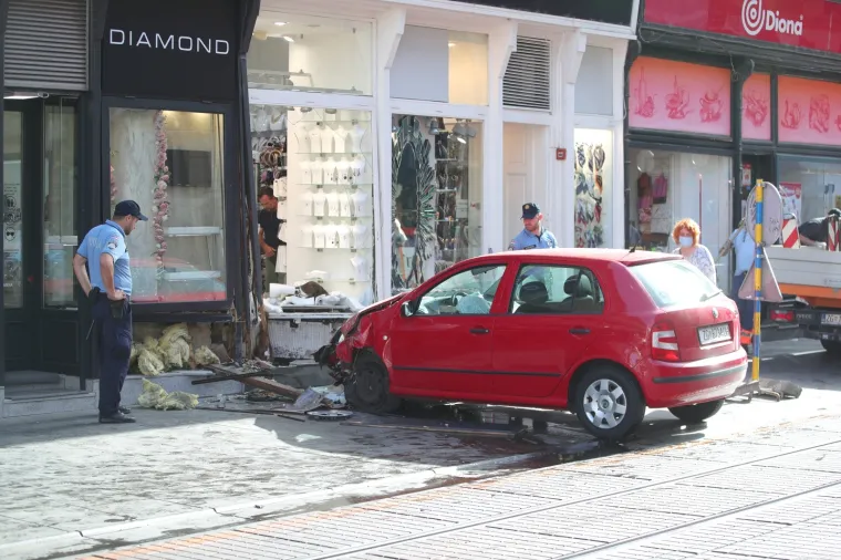 Policija za RTL o nesreći u Ilici, auto zavr&scaron;io u izlogu: Jedna osoba je ozlijeđena i prevezena u Vinogradsku bolnicu