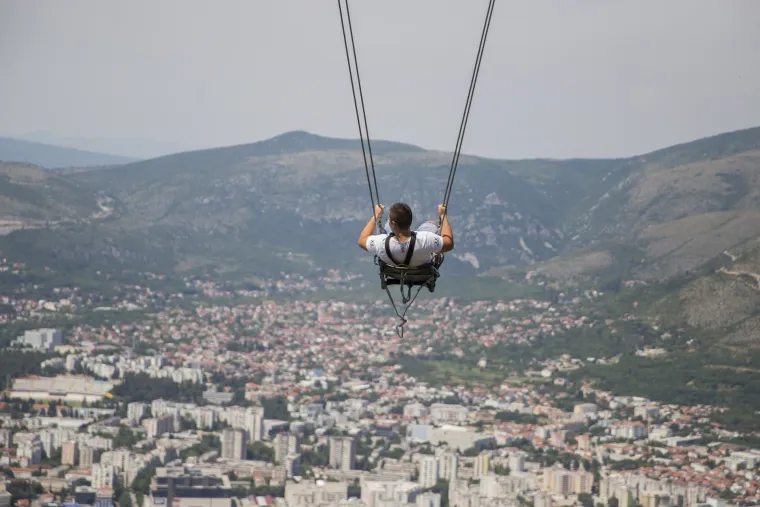 Mostar ima novi zipline, skywalk, ali i najveću ljuljačku u BiH