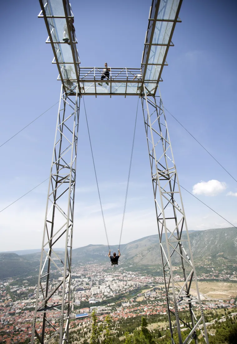 Mostar ima novi zipline, skywalk, ali i najveću ljuljačku u BiH