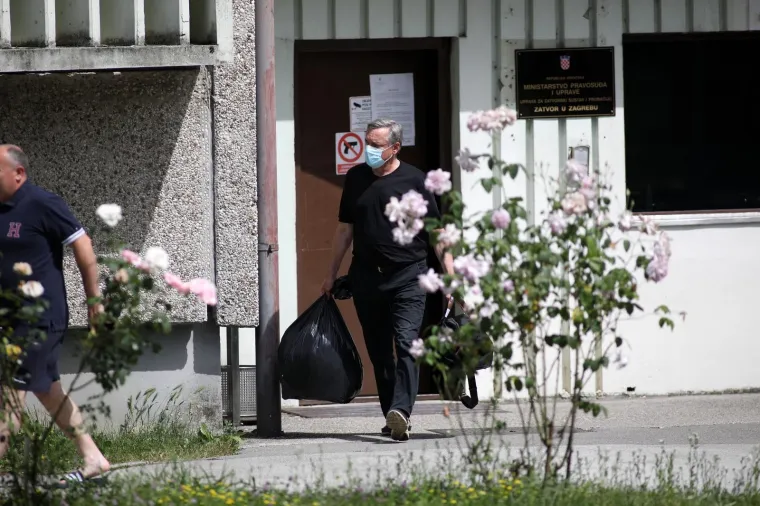 Pogledajte kako su ispred Remetinca dočekali Antu Kvesića, suca kojeg je Mamić optužio za korupciju