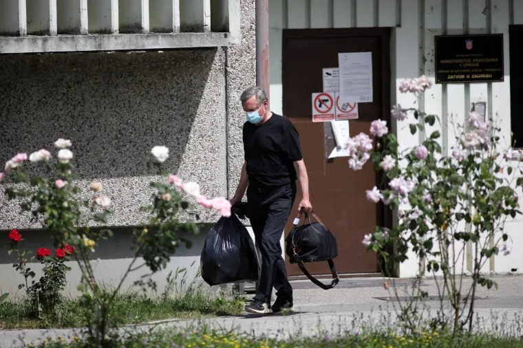 Pogledajte kako su ispred Remetinca dočekali Antu Kvesića, suca kojeg je Mamić optužio za korupciju