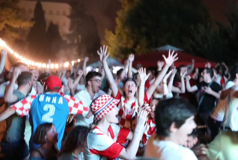 Ludnica nakon pobjede Hrvatske! Navijači diljem zemlje slave plasman u osminu finala