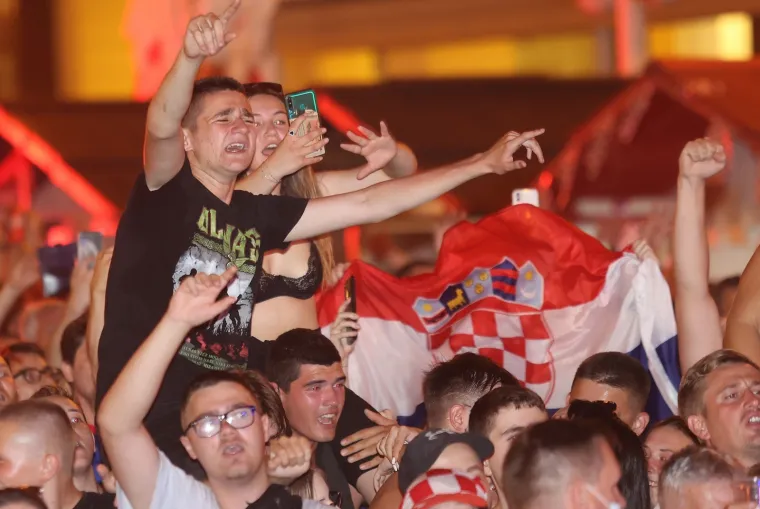Ludnica nakon pobjede Hrvatske! Navijači diljem zemlje slave plasman u osminu finala