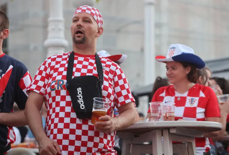 Ludnica nakon pobjede Hrvatske! Navijači diljem zemlje slave plasman u osminu finala