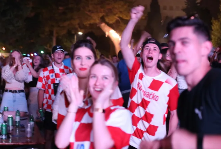 Ludnica nakon pobjede Hrvatske! Navijači diljem zemlje slave plasman u osminu finala