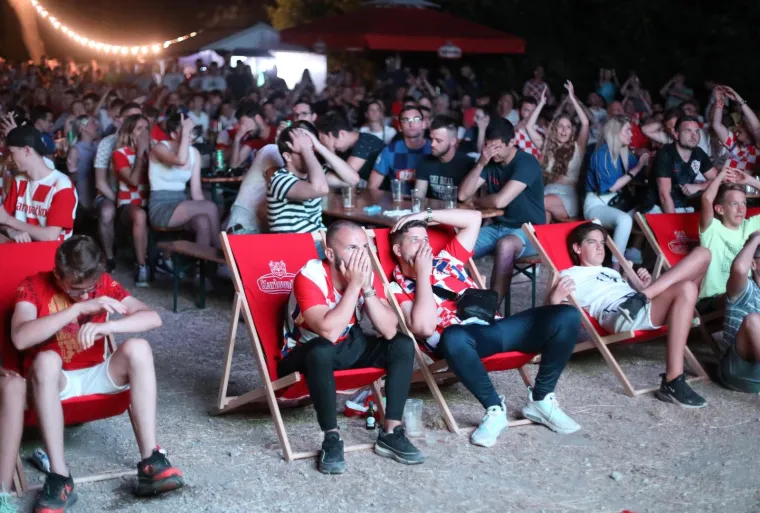 Ludnica nakon pobjede Hrvatske! Navijači diljem zemlje slave plasman u osminu finala