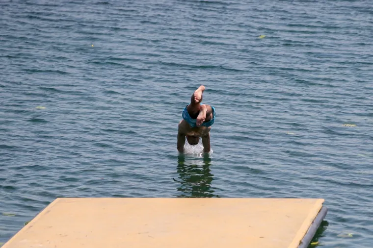 Hrvatska se prži: Pogledajte kako su se građani poku&scaron;ali rashladiti na sve načine