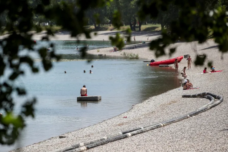 Hrvatska se prži: Pogledajte kako su se građani poku&scaron;ali rashladiti na sve načine